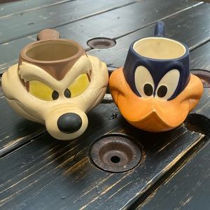 Collector’s Wylie Coyote & Road Runner Vintage Mug Set